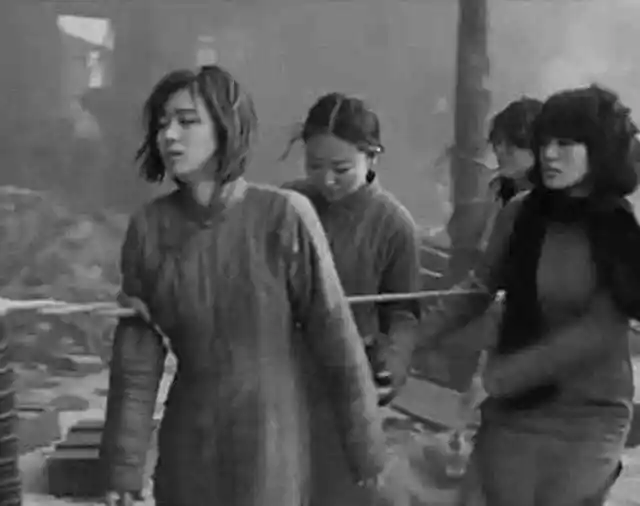 金陵十三钗唯一幸存者,代替女学生遭日军欺辱后,最后结局如何?