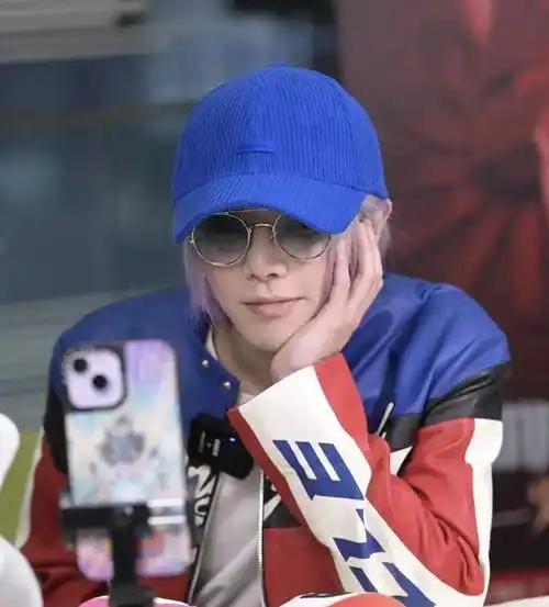 热巴得罪时尚圈?华晨宇女装癖?白鹿张凌赫分手?_贾玲_工作_风格