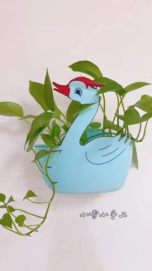 废物利用#洗衣液瓶子改造花盆-度小视