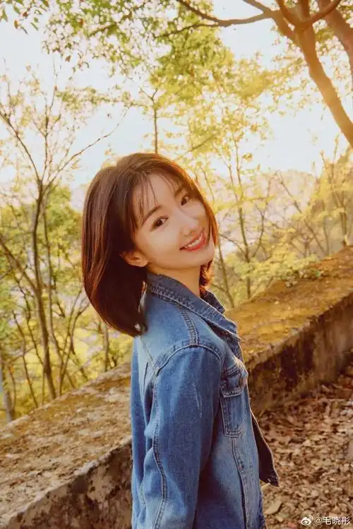 热搜!"毛晓彤被曝遭欠薪1250万"