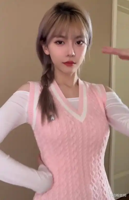 斗鱼超人气游戏主播周淑怡被爆与劣迹艺人"pgone"谈恋爱,此事引发网络