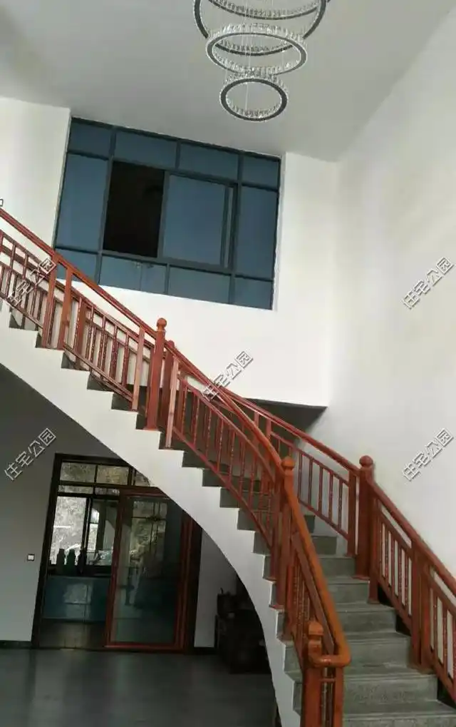 湖南吴先生35万建新房,挑空客厅惹争议,农村建房是否有必要?