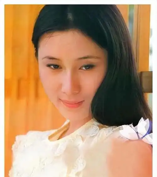 牧羊女丁岚的悲哀自毁前程弃国籍离婚30年后她现状怎样