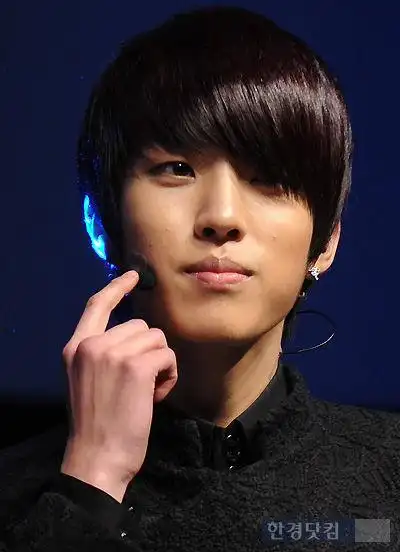 李成烈,韩国男歌手,演员,主持人,出生于1991年8月27日出生于京畿道龙