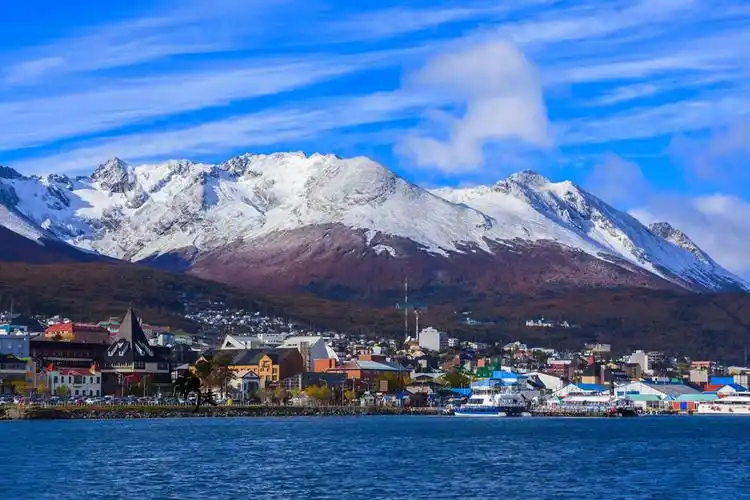 乌斯怀亚另一个引起关注的原因与"马岛战争"有关,1982年阿根廷派遣夺