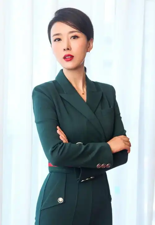 回顾演员颜丹晨我这辈子幸福的事情就是嫁给了小4岁的丈夫