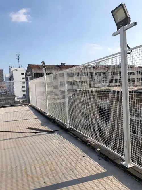 屋顶围栏安装完毕成品图