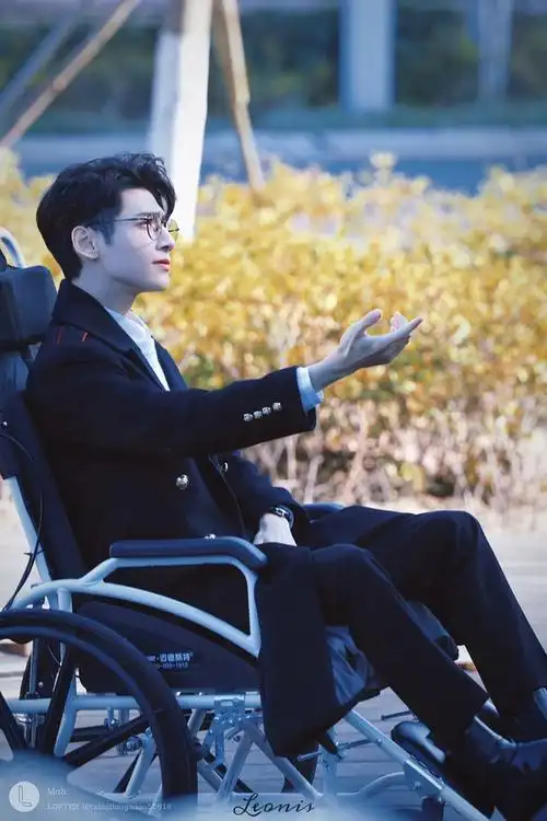 求图姐姐妹妹们有没有云熙罗云熙的现代装剧照呀