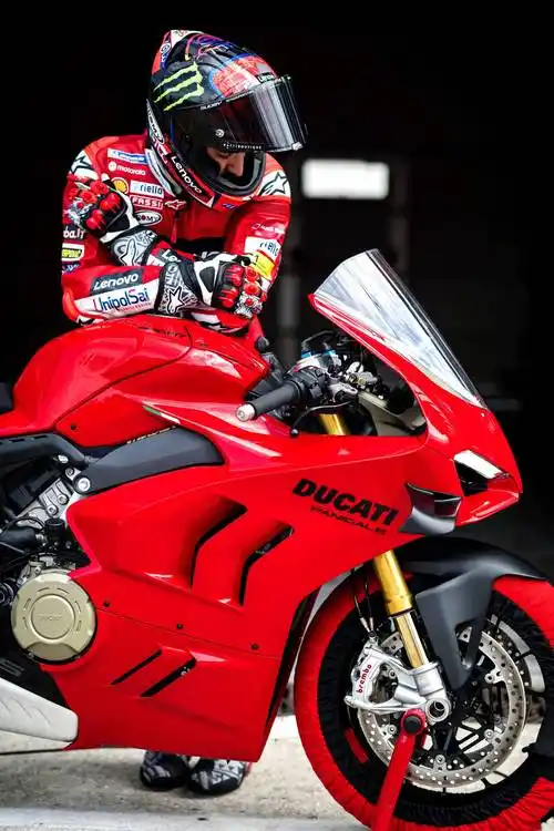 杜卡迪 2022 panigale v4,v4 s 户外特写_搜狐汽车_搜狐网