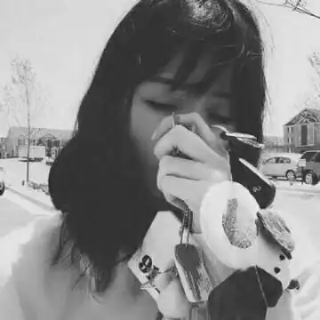 伤感黑白女生微信头像