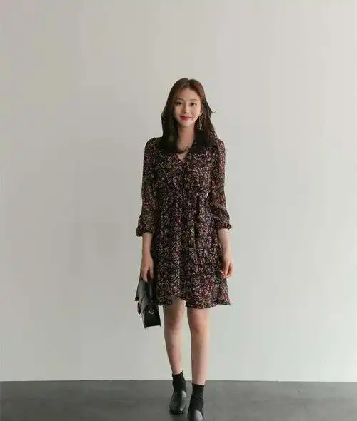 时尚达人演绎最新碎花穿搭夏天,最减龄的5款连衣裙,搭配上对的鞋子穿