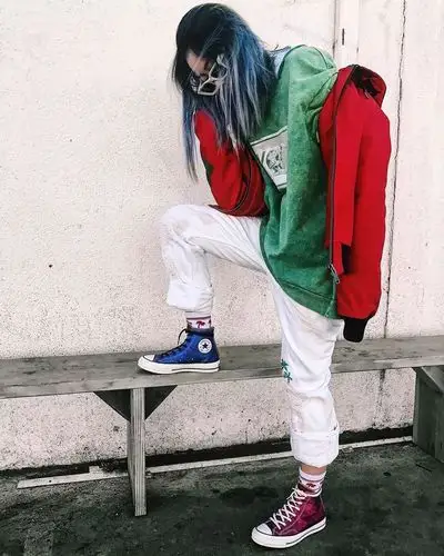 不靠大胸和翘臀这些sneakergirl依然性感