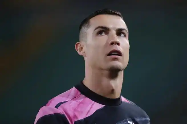 c罗超话#c罗#尤文伪平头黑粉相间冬季训练服