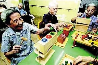 老人也需玩玩具