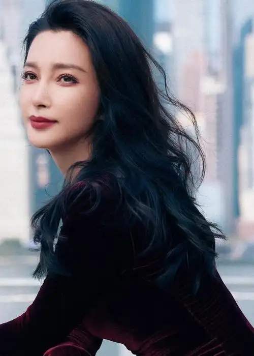 李冰冰时装周状态##李冰冰三连变装