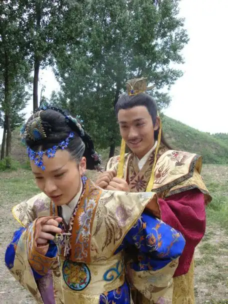 大明嫔妃 王艺曈 饰 郑贵妃 朱一龙 饰 朱常洵