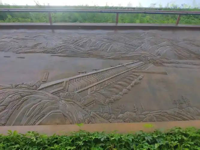 重庆:长江岸边现巨幅"长江万里图"浮雕 长199米高2.8米