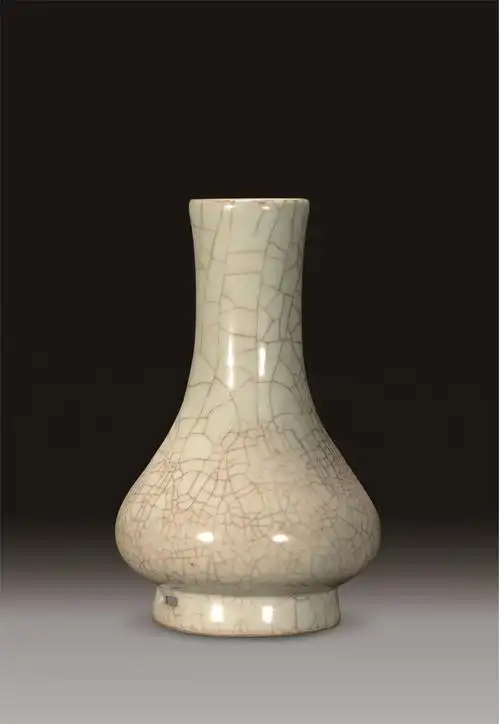 明或更早 官窑穿带瓶