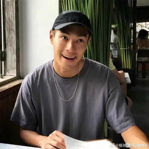 郭采洁前男友步入婚姻?其实杨祐宁也是三十岁男性的穿搭典范!