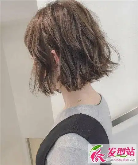 蓬松凌乱短发女生短发烫发