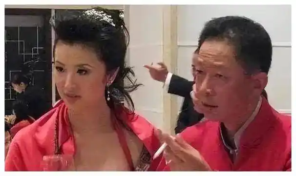 陈坚红:名模出身,身价过亿,却嫁浪子王志文,如今她后悔吗?