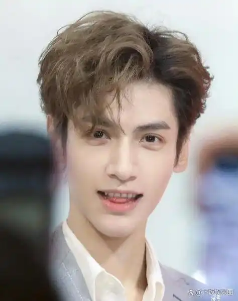 罗云熙粉嫩舌头惹人遐想,惊喜:整理一些罗云熙吐舌头可爱的图