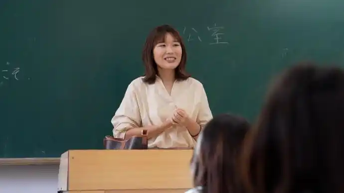 从留学生变成大学老师这位日本女孩选择扎根中国