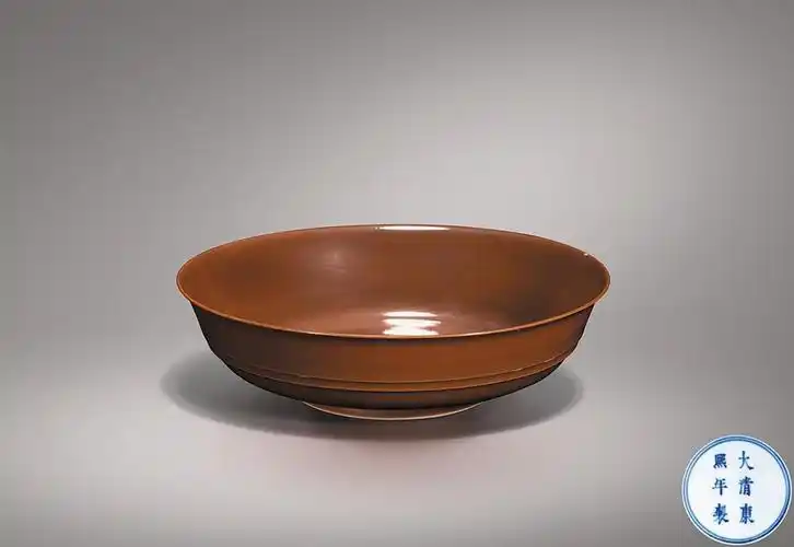 清康熙紫金釉弦纹碗