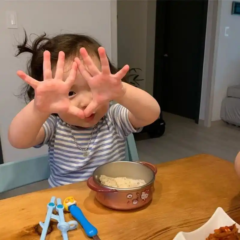 黄夏温可爱头像,好运拍了拍了你!