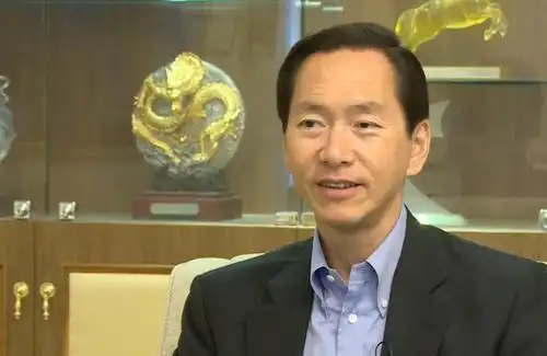 霍启刚之外,香港未来最有前途的年轻人,非这个潮汕富三代莫属|陈弼臣