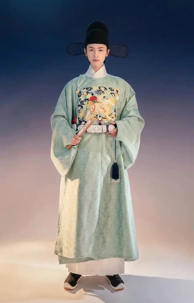 "汉服男装"火出圈!原来汉服也很适合男人穿,儒雅又帅气