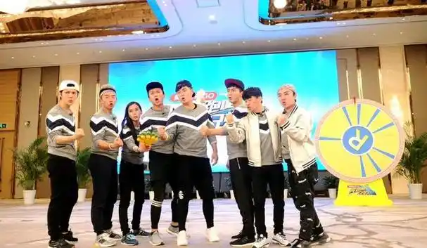 王祖蓝,就差陈赫和baby了,真的是久违的同框,爷青回,一转眼奔跑吧兄弟