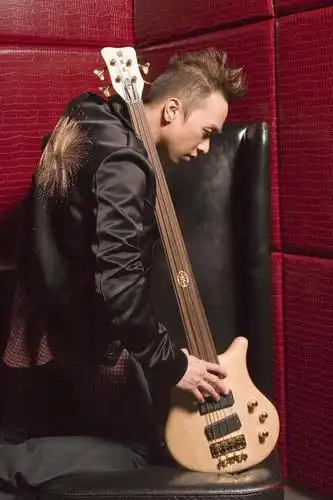 成立于1983年,由 a target="_blank" href="/item/黄家驹/77734" data