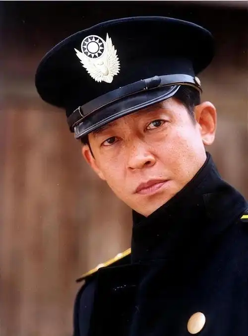 王志文:家庭,母爱和坚守的故事王志文是一位备受赞誉的演员,但在他的