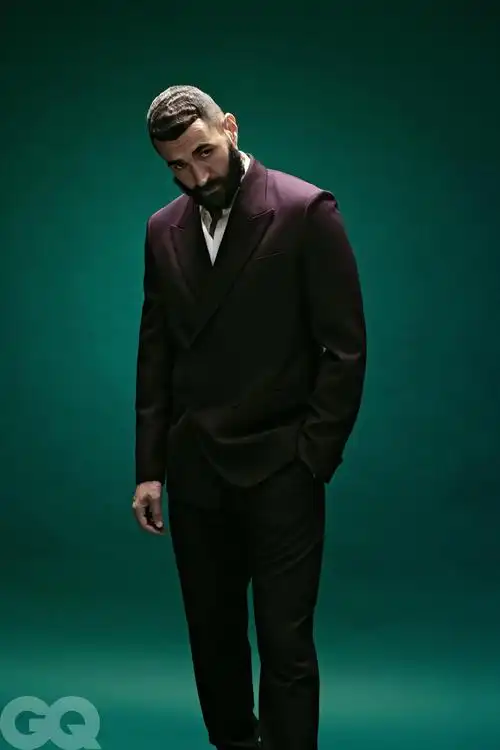 本泽马再度成为gq杂志封面人物