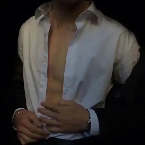 盯着别人的腹肌看真的好吗