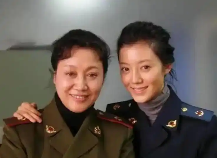 老照片(1323)老演员王丽云和女儿车晓. - 抖音