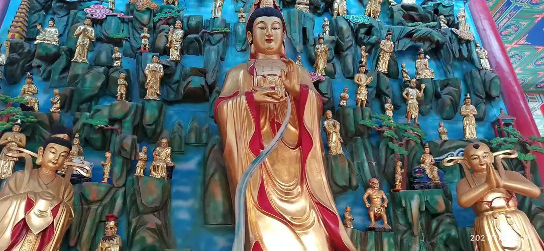 大雄宝殿悬山"倒座"观音.