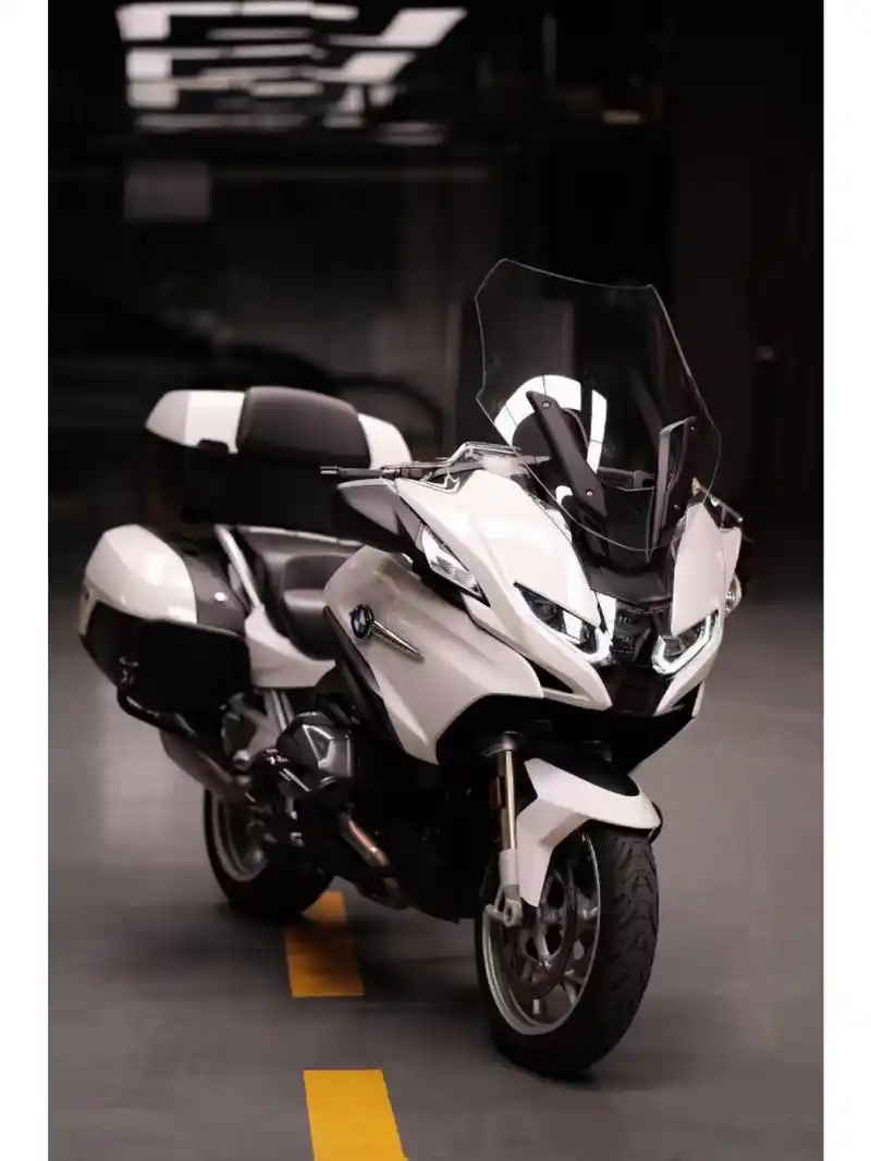 bmw motorrad 宝马r1250rt 在1996年宝马启用了拳击手发动机r1100