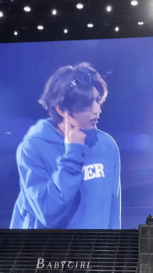 蔡徐坤曼谷演唱会##蔡徐坤双手比心