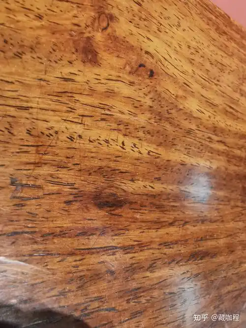 随便一处都是风景黄花梨大案上有各种纹理