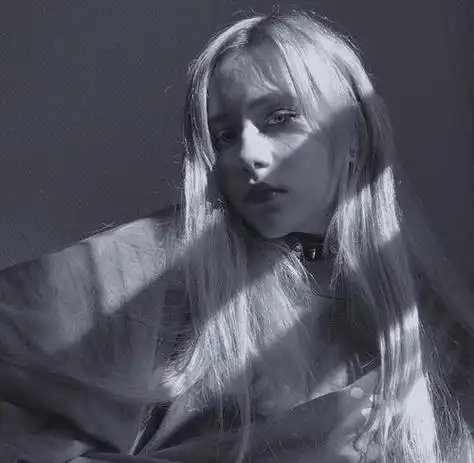 欧美头像ins高级高冷黑白,欧美头像 高冷女黑白