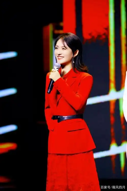 谢娜红色西装裙,首秀成绩很感人