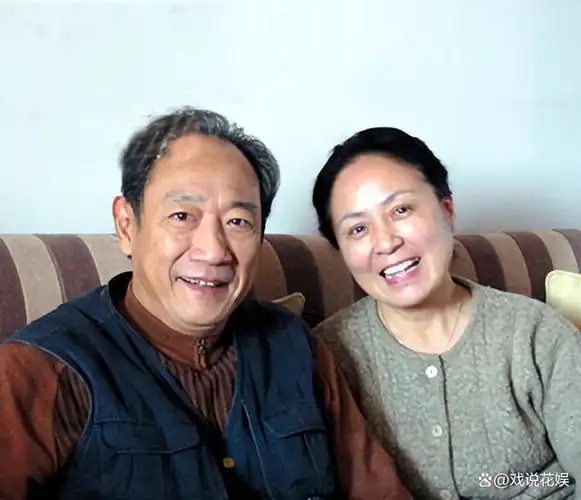 父亲和伯父都是知名演员结婚又离婚二嫁小提琴家