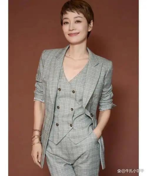 被马伊琍的中年状态惊艳!47岁不装嫩不扮老,妆扮简约却不简单