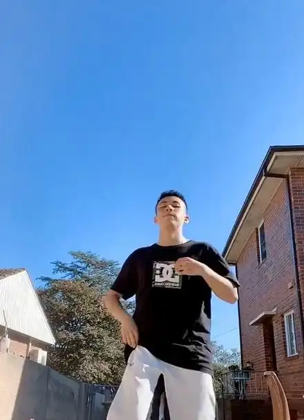 高端朋友圈素材包装男套图照片同一个人 朋友圈日常自拍