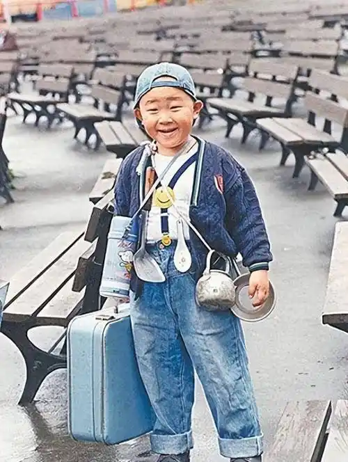 郝劭文:3岁出道,13岁千万身家,被父母败光家产,现在打工还债