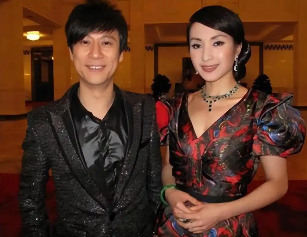 回顾余佳恩:嫁歌手解晓东丈夫低谷不离不弃,如今丈夫成她的骄傲