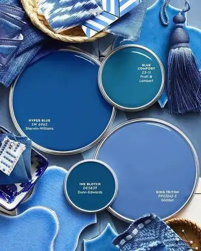 一种无边无际的蓝色让人联想到黄昏的天空,一天还没有结束,我们仍需要