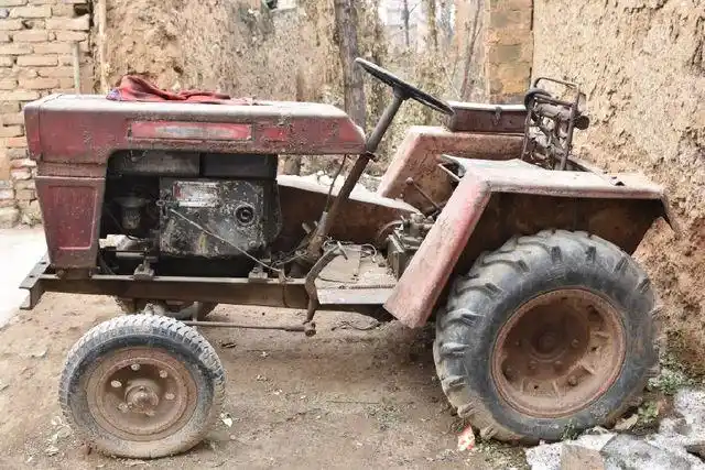 随着时代的快速发展,到了90年代农民经济富裕后,家里有台四轮拖拉机不